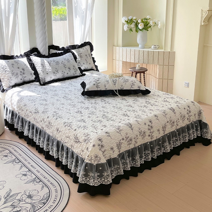 91家纺网 家纺一手货源 找家纺 雨彤家纺 2025年新款赫本风云朵水洗棉夹棉双层花边床盖 爱枝蔓-赫本风