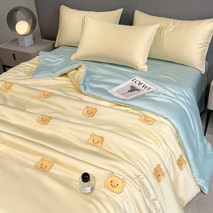 91家纺网 家纺一手货源 找家纺 如一 2025新款精绣系列水洗冰丝夏被四件套 奶油熊-黄蓝