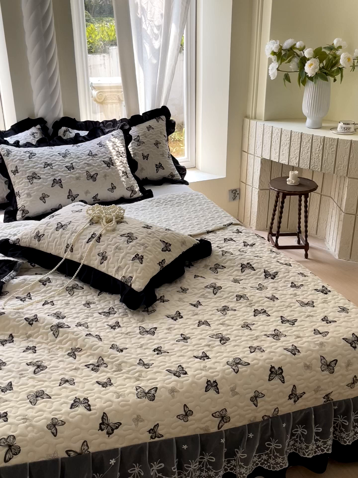 91家纺网 家纺一手货源 找家纺 雨彤家纺 2025年新款赫本风云朵水洗棉夹棉双层花边床盖 蝴蝶-赫本风