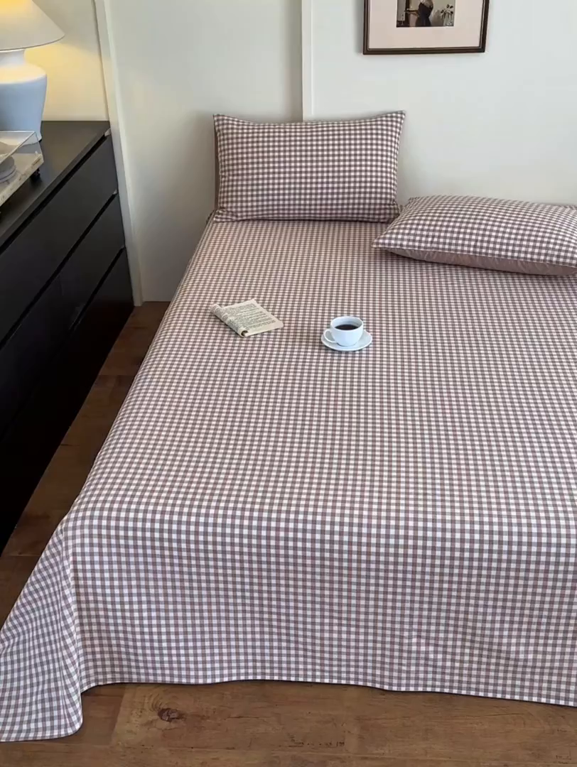 91家纺网 家纺一手货源 找家纺 吉象家纺 2025新款全棉色织水洗棉床单三件套 咖小格