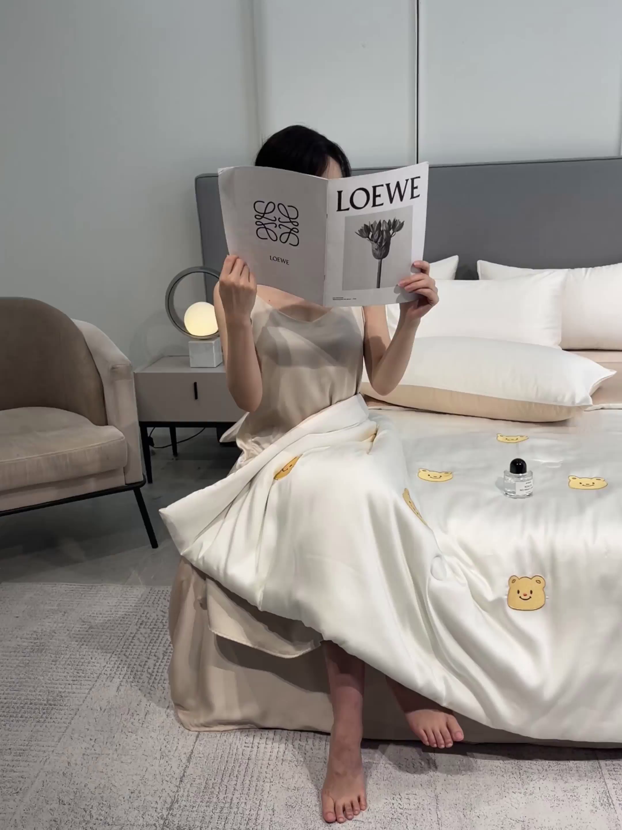 91家纺网 家纺一手货源 找家纺 如一 2025新款精绣系列水洗冰丝夏被四件套 奶油熊-奶白咖