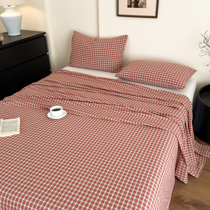 91家纺网 家纺一手货源 找家纺 吉象家纺 2025新款全棉色织水洗棉床单三件套 克洛伊红