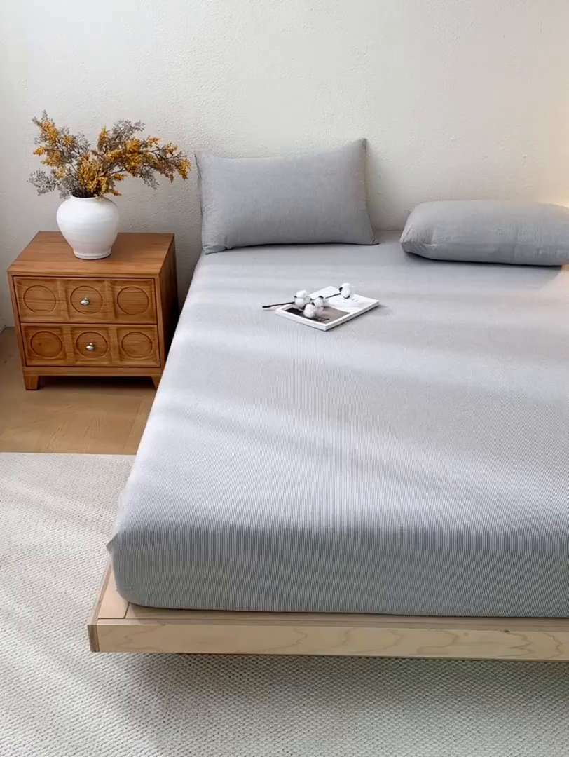 91家纺网 家纺一手货源 找家纺 吉象家纺 2025新款全棉色织水洗棉床笠三件套 秘境灰条