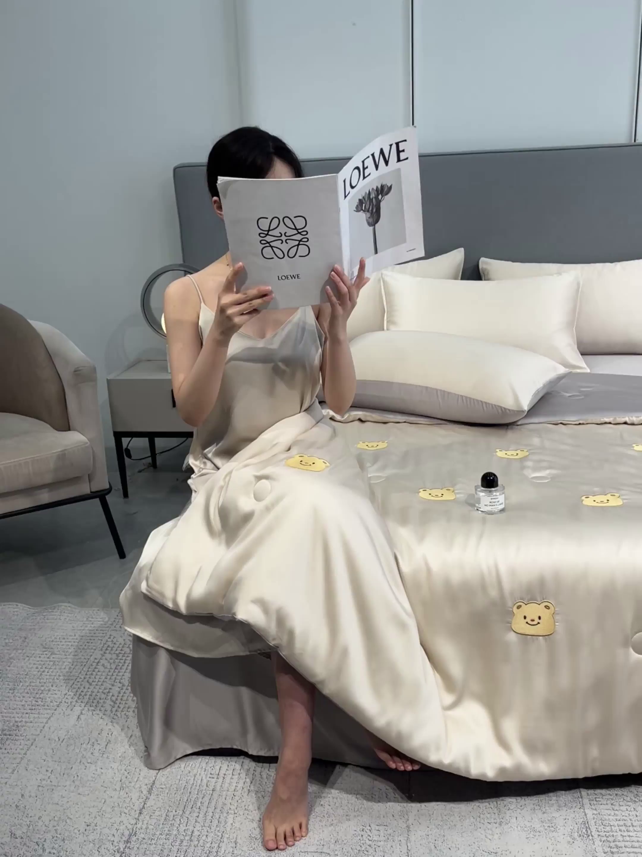91家纺网 家纺一手货源 找家纺 如一 2025新款精绣系列水洗冰丝夏被四件套 奶油熊-香槟灰