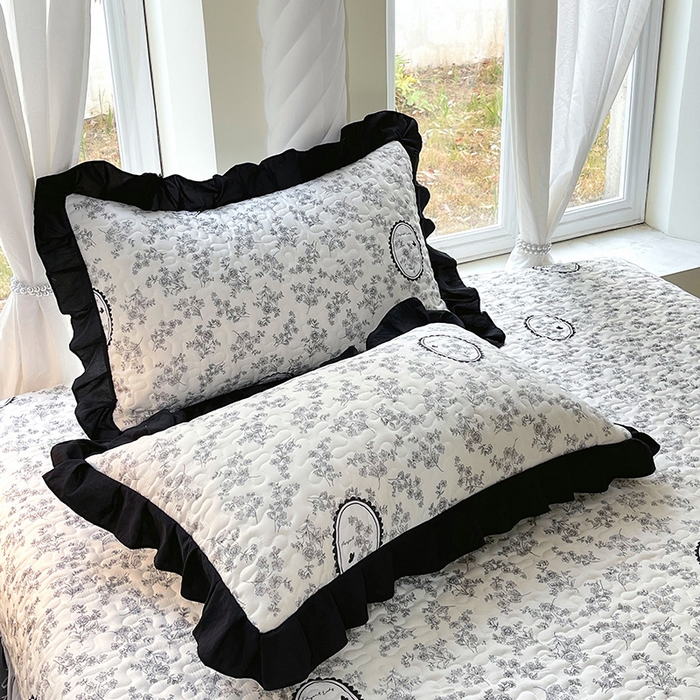 91家纺网 家纺一手货源 找家纺 雨彤家纺 2025年新款赫本风云朵水洗棉夹棉双层花边床盖 澜音花香-赫本风