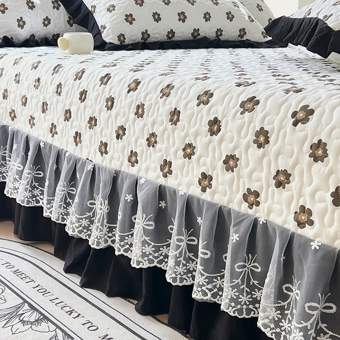 91家纺网 家纺一手货源 找家纺 雨彤家纺 2025年新款赫本风云朵水洗棉夹棉双层花边床盖 栗南微-赫本风