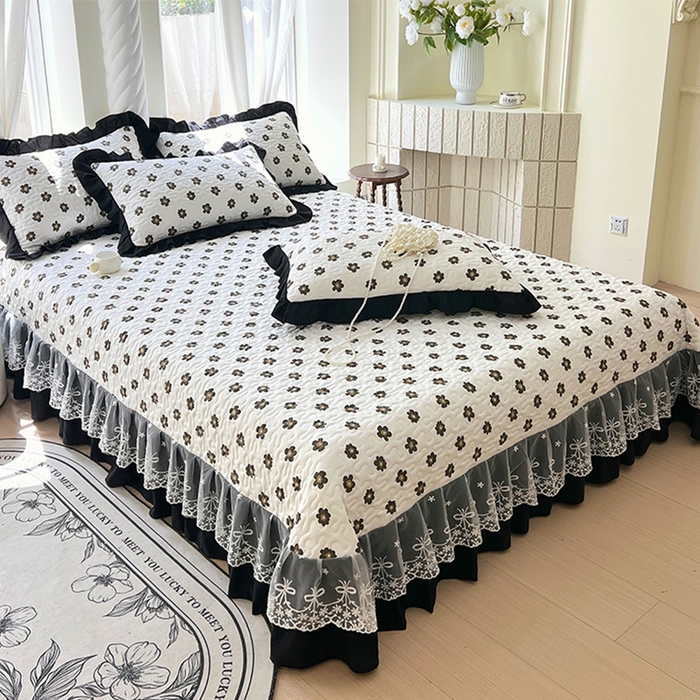 91家纺网 家纺一手货源 找家纺 雨彤家纺 2025年新款赫本风云朵水洗棉夹棉双层花边床盖 栗南微-赫本风