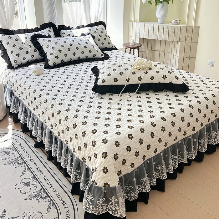 91家纺网 家纺一手货源 找家纺 雨彤家纺 2025年新款赫本风云朵水洗棉夹棉双层花边床盖 栗南微-赫本风