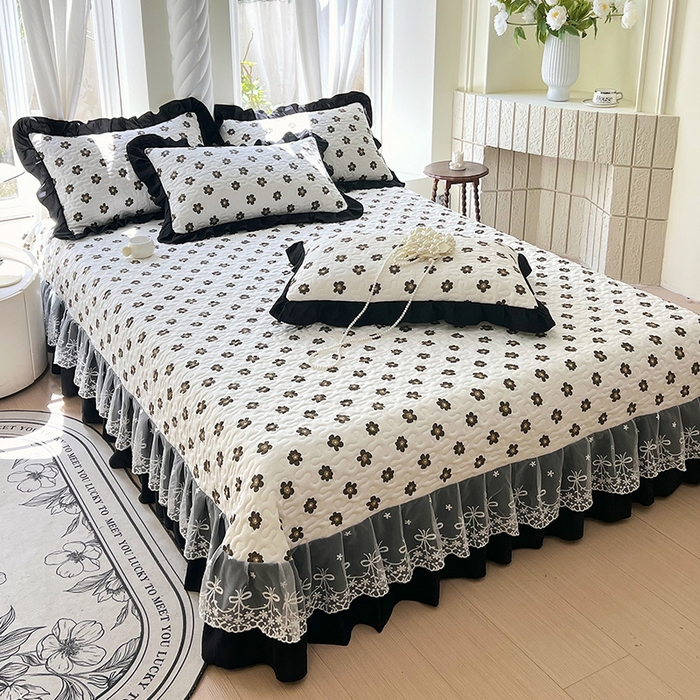 91家纺网 家纺一手货源 找家纺 雨彤家纺 2025年新款赫本风云朵水洗棉夹棉双层花边床盖 栗南微-赫本风
