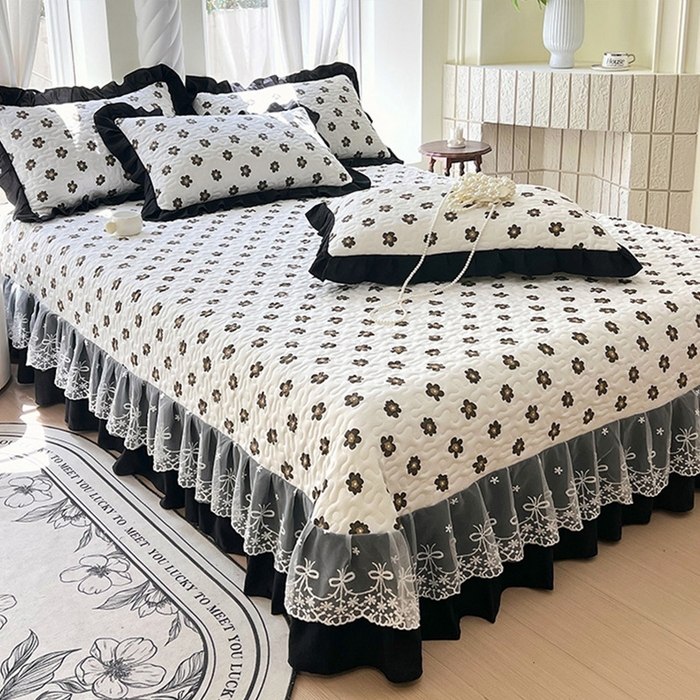 91家纺网 家纺一手货源 找家纺 雨彤家纺 2025年新款赫本风云朵水洗棉夹棉双层花边床盖 栗南微-赫本风