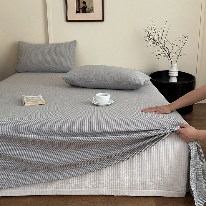91家纺网 家纺一手货源 找家纺 吉象家纺 2025新款全棉色织水洗棉床单三件套 秘境灰条