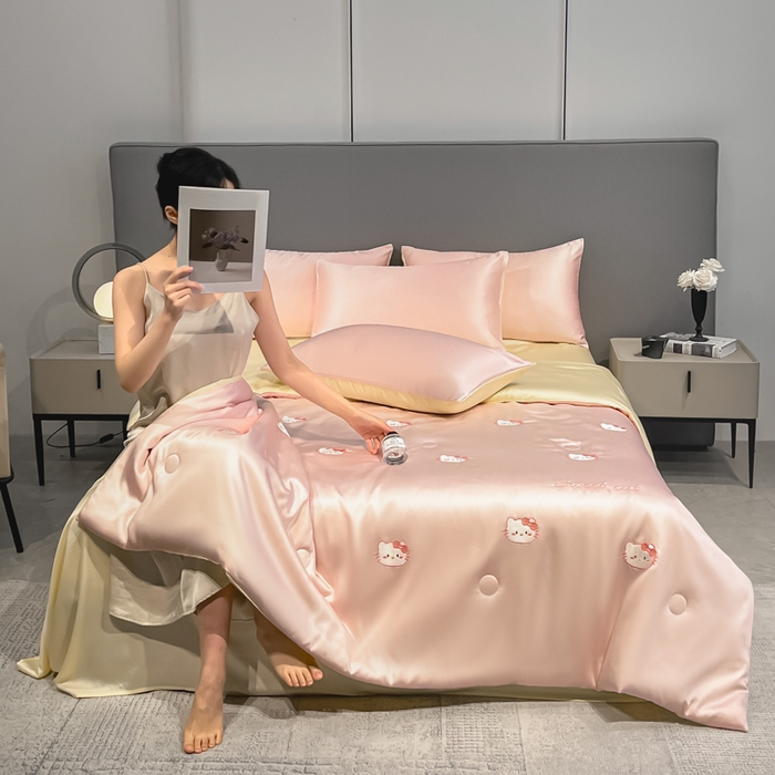 91家纺网 家纺一手货源 找家纺 如一 2025新款精绣系列水洗冰丝夏被四件套 甜心猫-粉米
