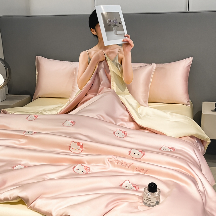 91家纺网 家纺一手货源 找家纺 如一 2025新款精绣系列水洗冰丝夏被四件套 甜心猫-粉米