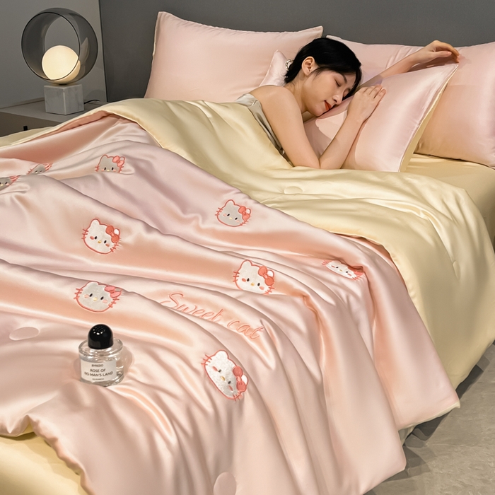 91家纺网 家纺一手货源 找家纺 如一 2025新款精绣系列水洗冰丝夏被四件套 甜心猫-粉米