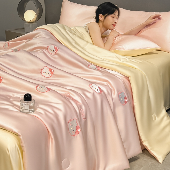 91家纺网 家纺一手货源 找家纺 如一 2025新款精绣系列水洗冰丝夏被四件套 甜心猫-粉米