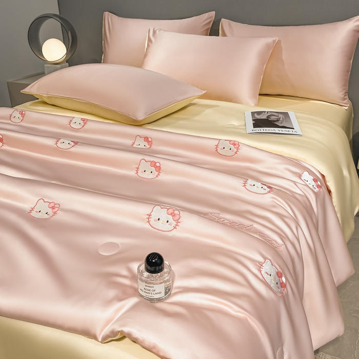 91家纺网 家纺一手货源 找家纺 如一 2025新款精绣系列水洗冰丝夏被四件套 甜心猫-粉米