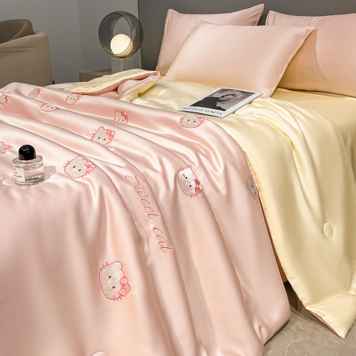 91家纺网 家纺一手货源 找家纺 如一 2025新款精绣系列水洗冰丝夏被四件套 甜心猫-粉米