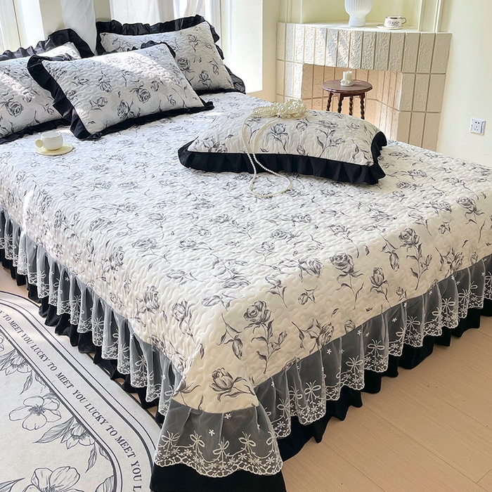 91家纺网 家纺一手货源 找家纺 雨彤家纺 2025年新款赫本风云朵水洗棉夹棉双层花边床盖 水墨玫瑰-赫本风