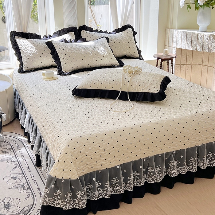 91家纺网 家纺一手货源 找家纺 雨彤家纺 2025年新款赫本风云朵水洗棉夹棉双层花边床盖 小波点-赫本风