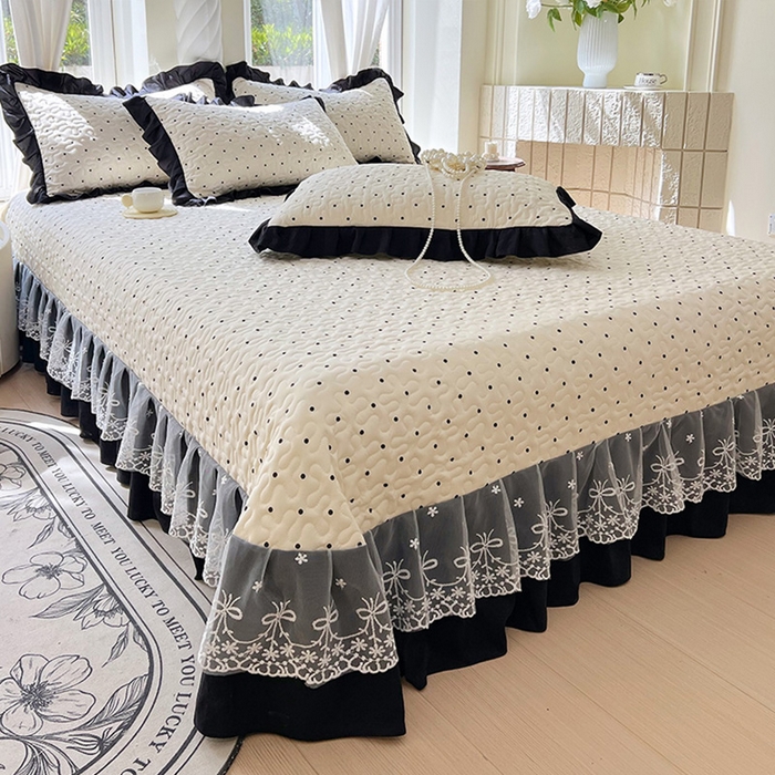 91家纺网 家纺一手货源 找家纺 雨彤家纺 2025年新款赫本风云朵水洗棉夹棉双层花边床盖 小波点-赫本风