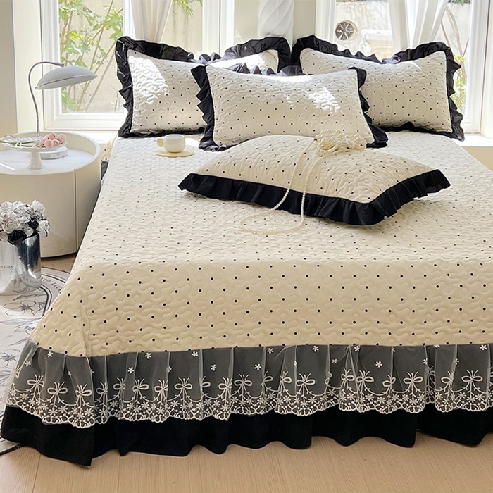 91家纺网 家纺一手货源 找家纺 雨彤家纺 2025年新款赫本风云朵水洗棉夹棉双层花边床盖 小波点-赫本风