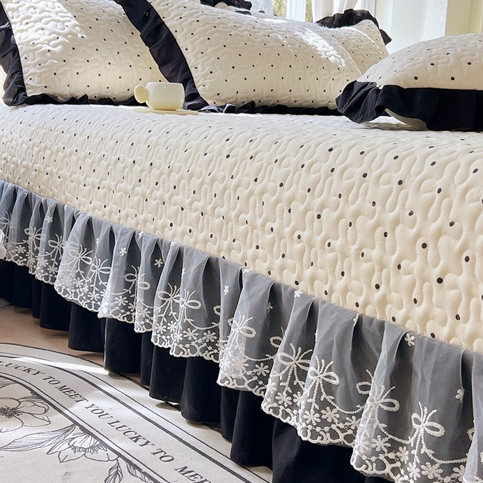 91家纺网 家纺一手货源 找家纺 雨彤家纺 2025年新款赫本风云朵水洗棉夹棉双层花边床盖 小波点-赫本风