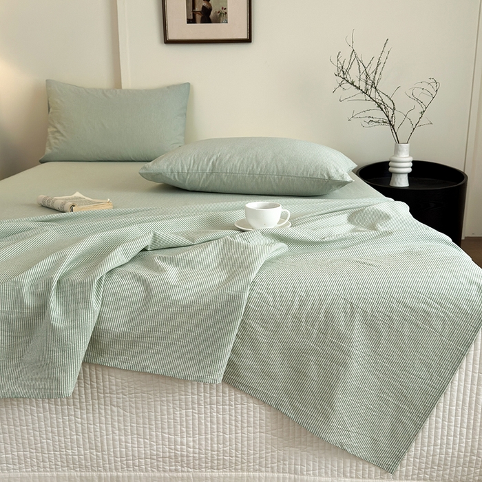 91家纺网 家纺一手货源 找家纺 吉象家纺 2025新款全棉色织水洗棉床单三件套 秘境绿条