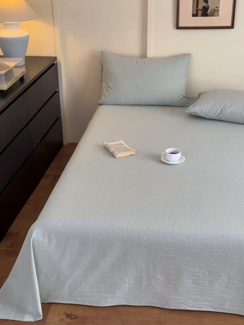 91家纺网 家纺一手货源 找家纺 吉象家纺 2025新款全棉色织水洗棉床单三件套 秘境绿条