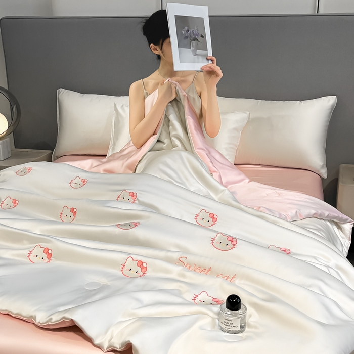 91家纺网 家纺一手货源 找家纺 如一 2025新款精绣系列水洗冰丝夏被四件套 甜心猫-奶白粉