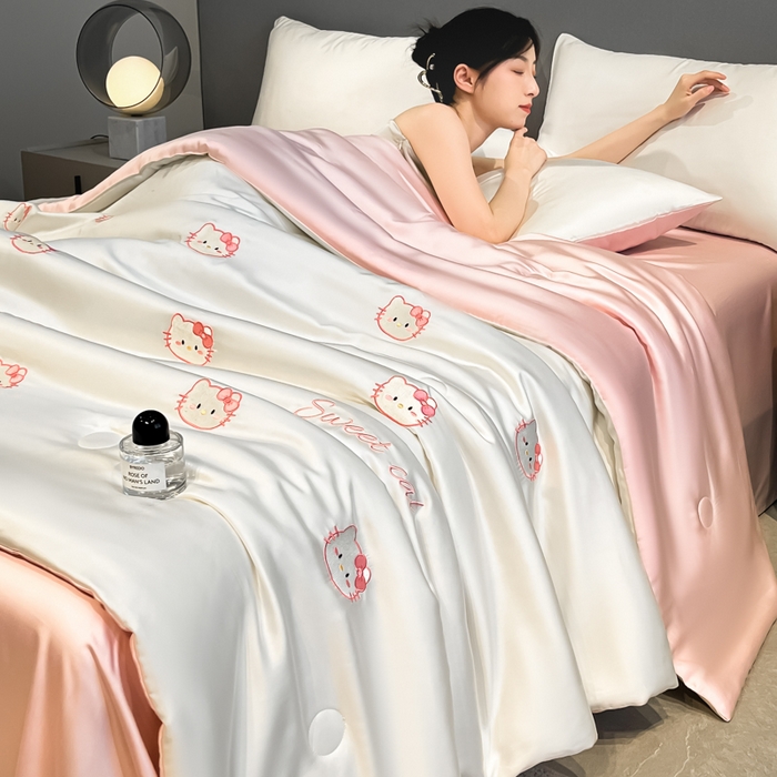 91家纺网 家纺一手货源 找家纺 如一 2025新款精绣系列水洗冰丝夏被四件套 甜心猫-奶白粉