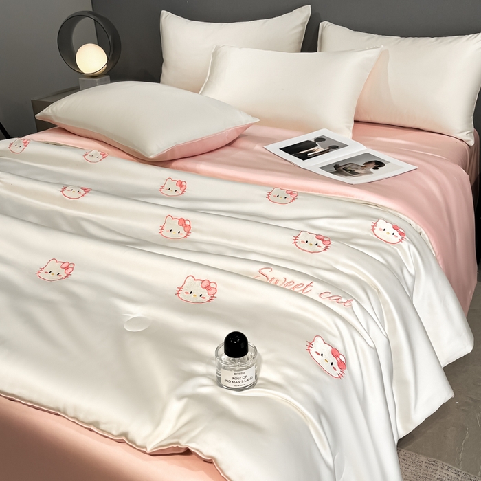 91家纺网 家纺一手货源 找家纺 如一 2025新款精绣系列水洗冰丝夏被四件套 甜心猫-奶白粉