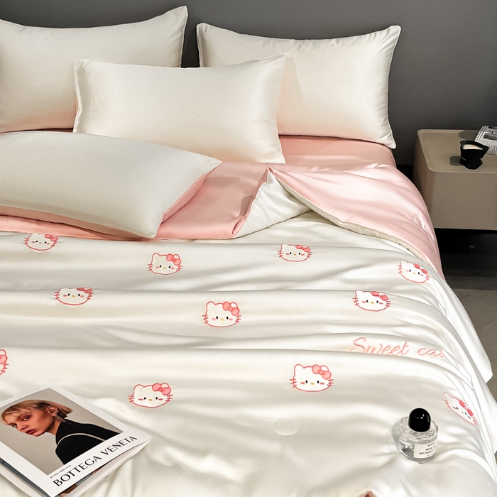 91家纺网 家纺一手货源 找家纺 如一 2025新款精绣系列水洗冰丝夏被四件套 甜心猫-奶白粉