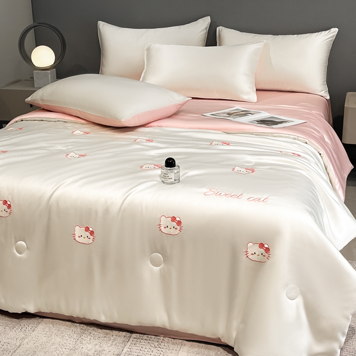 91家纺网 家纺一手货源 找家纺 如一 2025新款精绣系列水洗冰丝夏被四件套 甜心猫-奶白粉