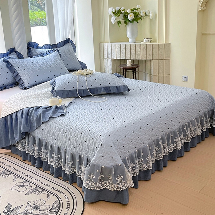 91家纺网 家纺一手货源 找家纺 雨彤家纺 2025年新款赫本风云朵水洗棉夹棉双层花边床盖 芋艿波波-兰-赫本风