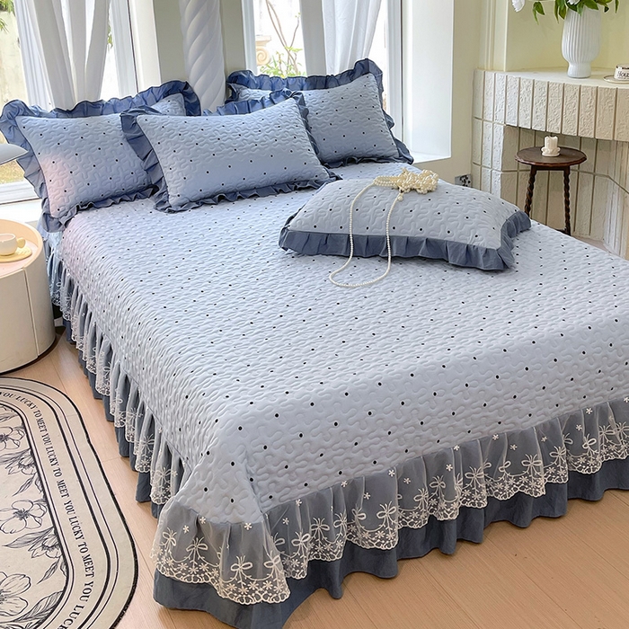 91家纺网 家纺一手货源 找家纺 雨彤家纺 2025年新款赫本风云朵水洗棉夹棉双层花边床盖 芋艿波波-兰-赫本风