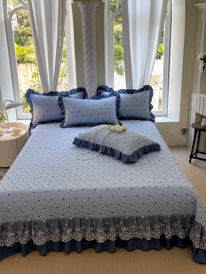 91家纺网 家纺一手货源 找家纺 雨彤家纺 2025年新款赫本风云朵水洗棉夹棉双层花边床盖 芋艿波波-兰-赫本风