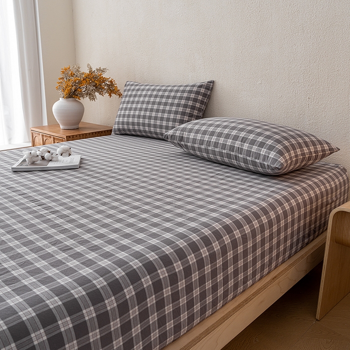 91家纺网 家纺一手货源 找家纺 吉象家纺 2025新款全棉色织水洗棉床笠三件套 青春告白灰