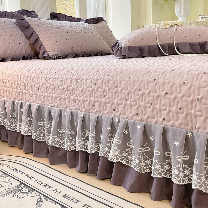 91家纺网 家纺一手货源 找家纺 雨彤家纺 2025年新款赫本风云朵水洗棉夹棉双层花边床盖 芋艿波波-紫-赫本风