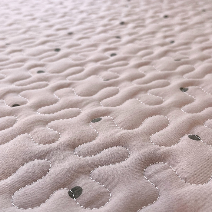 91家纺网 家纺一手货源 找家纺 雨彤家纺 2025年新款赫本风云朵水洗棉夹棉双层花边床盖 芋艿波波-紫-赫本风