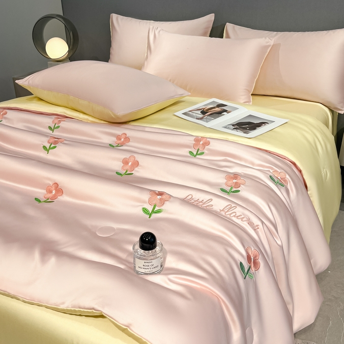 91家纺网 家纺一手货源 找家纺 如一 2025新款精绣系列水洗冰丝夏被四件套 小红花-粉米