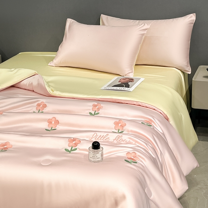 91家纺网 家纺一手货源 找家纺 如一 2025新款精绣系列水洗冰丝夏被四件套 小红花-粉米