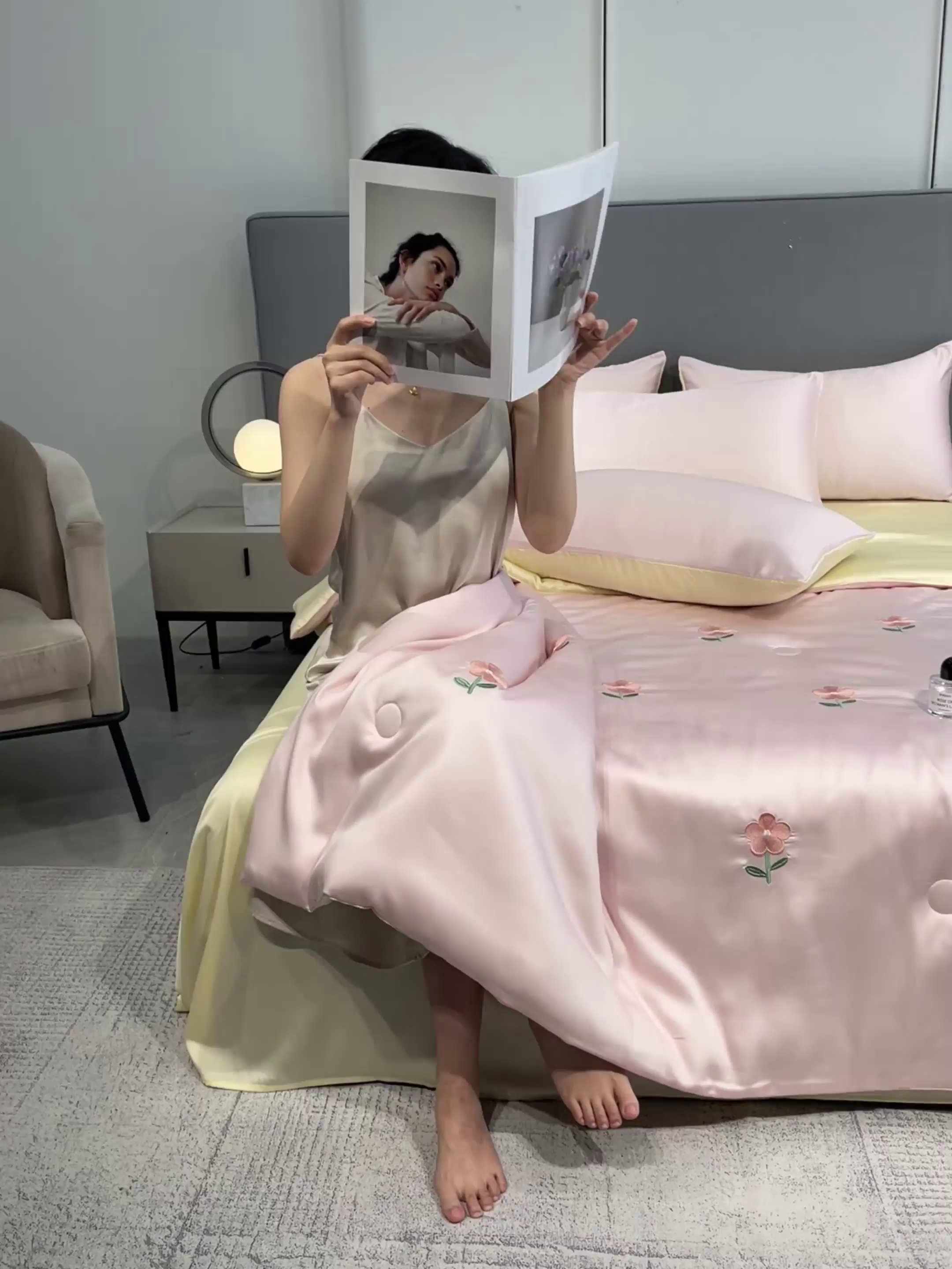 91家纺网 家纺一手货源 找家纺 如一 2025新款精绣系列水洗冰丝夏被四件套 小红花-粉米