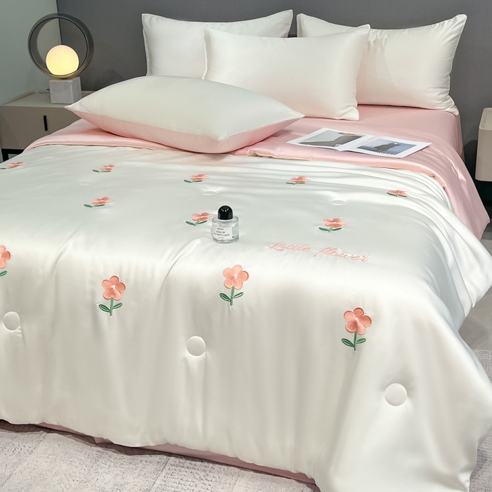 91家纺网 家纺一手货源 找家纺 如一 2025新款精绣系列水洗冰丝夏被四件套 小红花-奶白粉