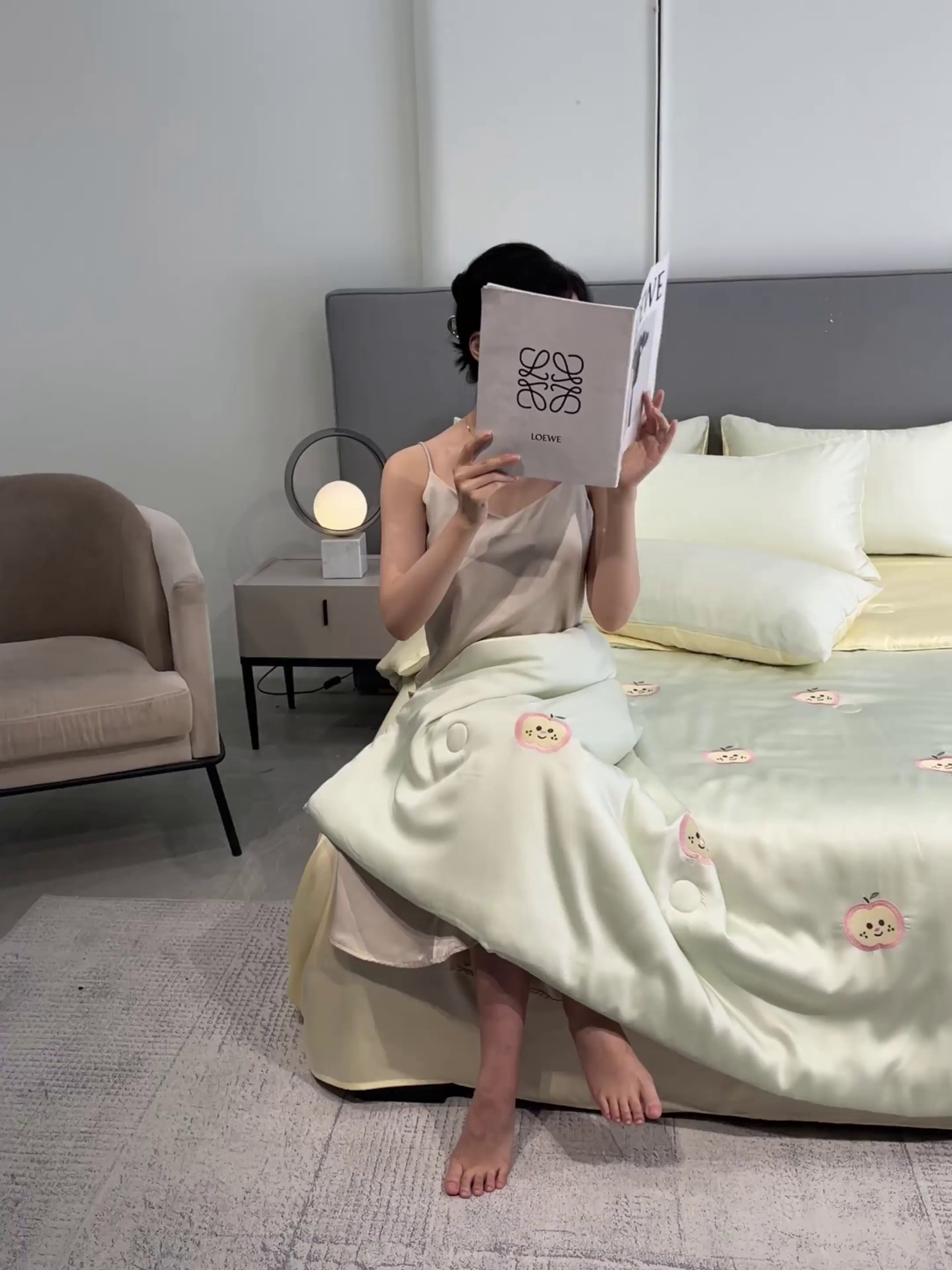 91家纺网 家纺一手货源 找家纺 如一 2025新款精绣系列水洗冰丝夏被四件套 小苹果-绿米