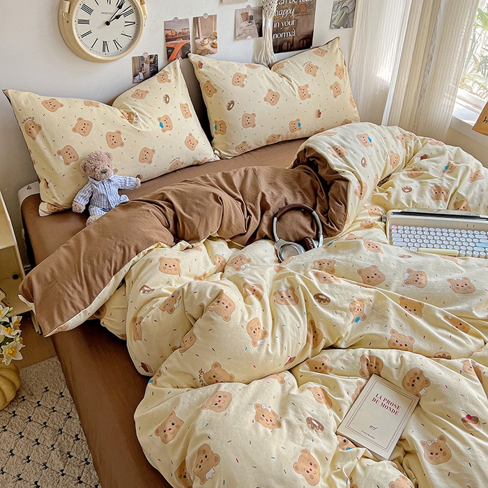 91家纺网 家纺一手货源 找家纺 沐芷 2025 A类水洗棉印花四件套卡通简约床单三件套宿舍 【提供买家秀】 棕咖熊宝