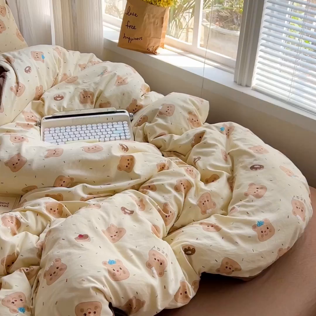 91家纺网 家纺一手货源 找家纺 沐芷 2025 A类水洗棉印花四件套卡通简约床单三件套宿舍 【提供买家秀】 棕咖熊宝