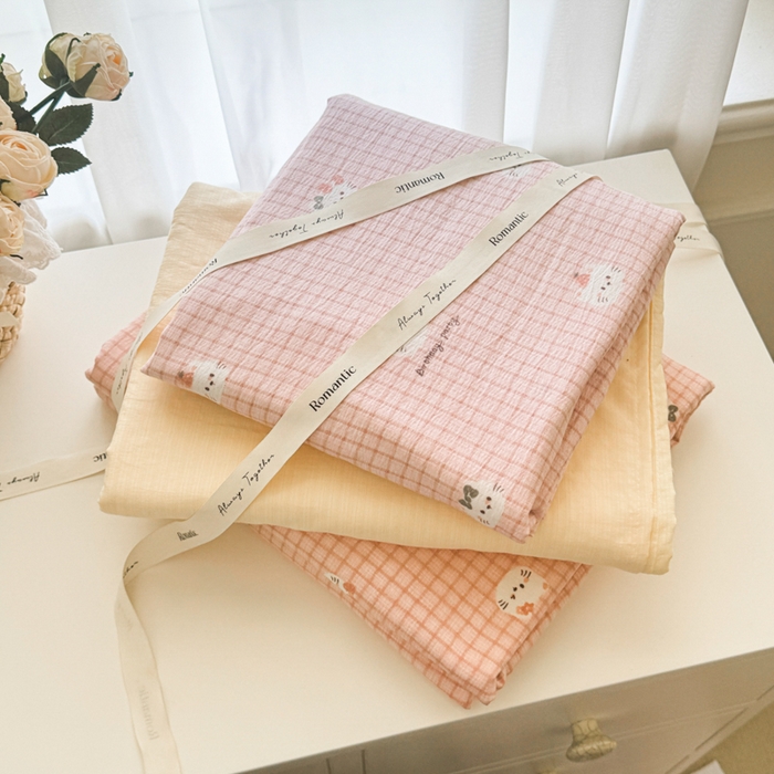 91家纺网 家纺一手货源 找家纺 港岛妹妹 2025新款高克重提花双层纱四件套-风格一 苹果小喵