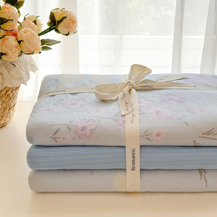 91家纺网 家纺一手货源 找家纺 港岛妹妹 2025新款高克重提花双层纱四件套-风格一 花开半夏-蓝