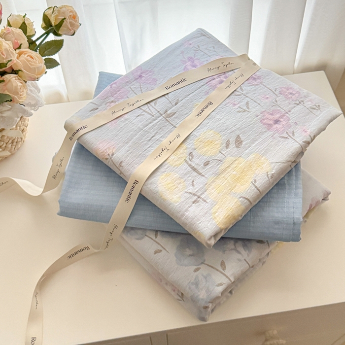 91家纺网 家纺一手货源 找家纺 港岛妹妹 2025新款高克重提花双层纱四件套-风格一 花开半夏-蓝