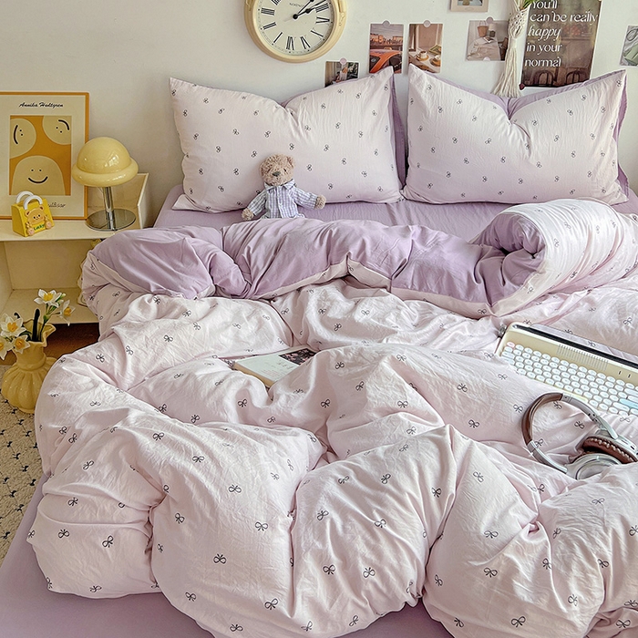 91家纺网 家纺一手货源 找家纺 沐芷 2025 A类水洗棉印花四件套卡通简约床单三件套宿舍 【提供买家秀】 紫色蝴蝶结